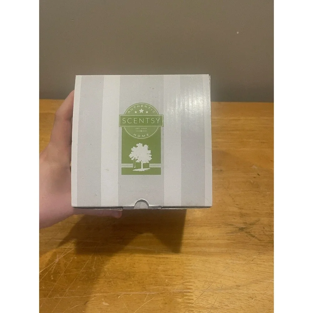 Scentsy‎ GEO PLUG IN Glass Wall Wax Warmer Mini Night Lite Discontinued NIB